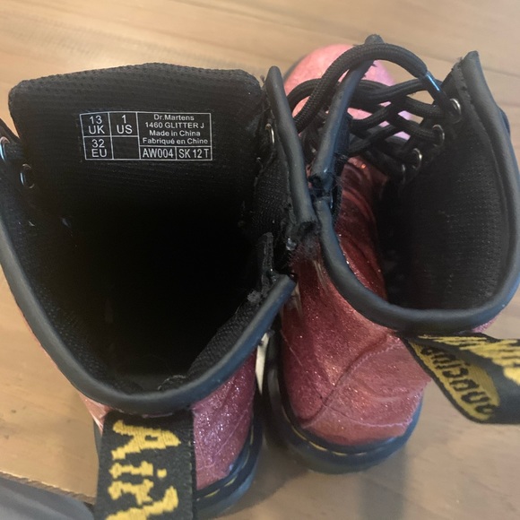 Girls Dr. Marten’s 1460 boots - Picture 2 of 5